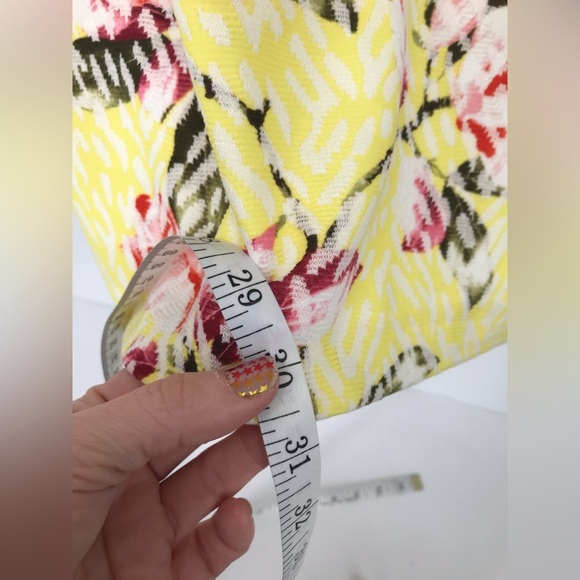 Colorful Floral Textured Pencil Skirt - Picture 9 of 11